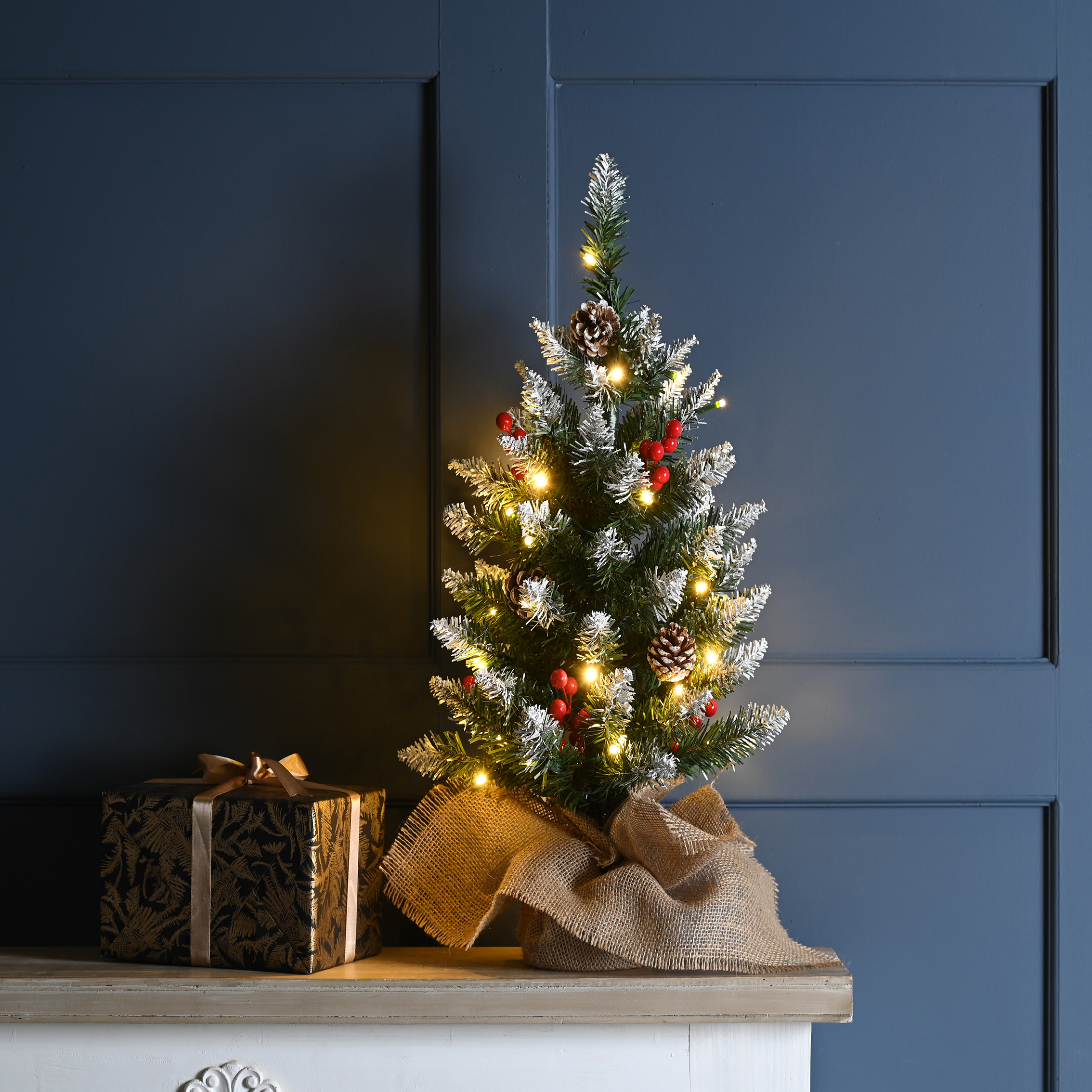 60cm prelit berry and cone table tree