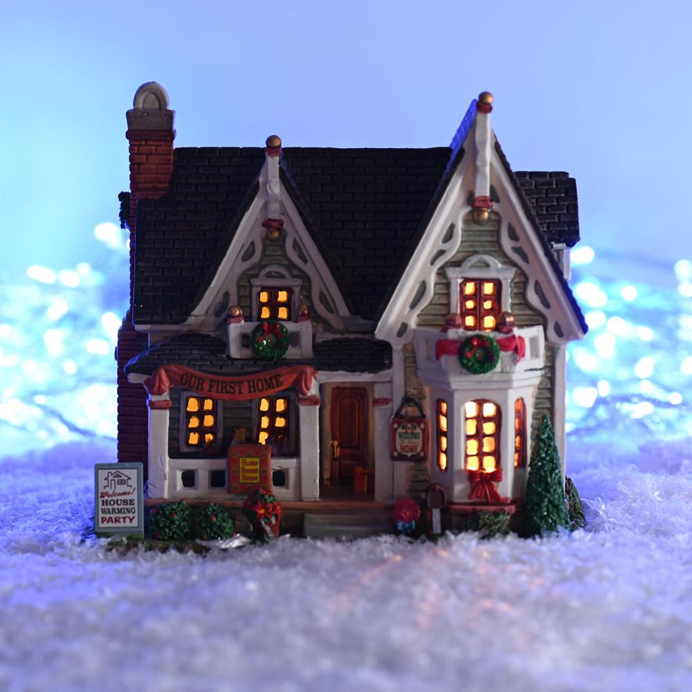 Lemax Christmas Village: House Warming